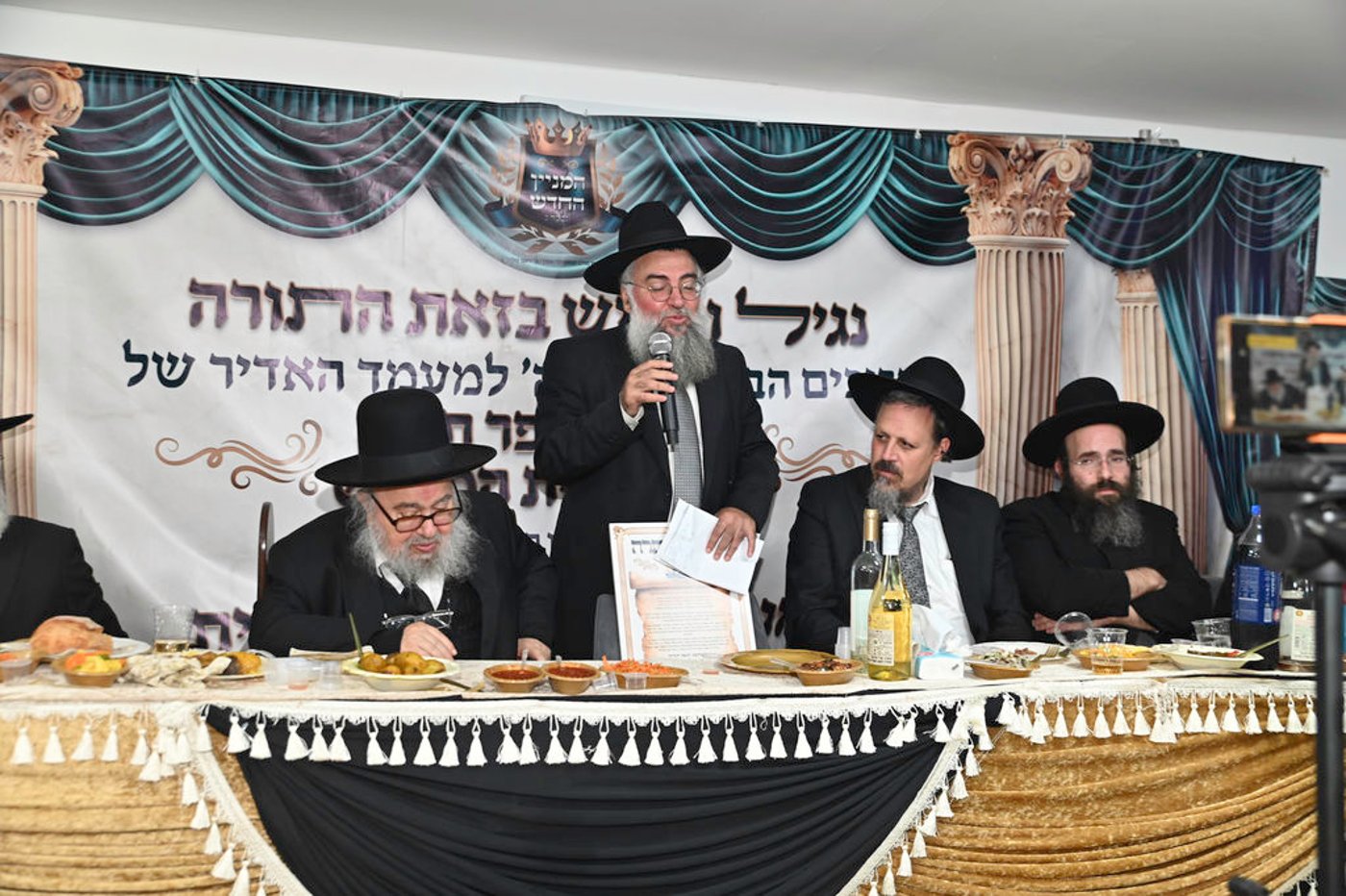 הכנסת ס"ת והכתרת רבי אהרן טולידאנו לרב קהילת אברכים ברכסים