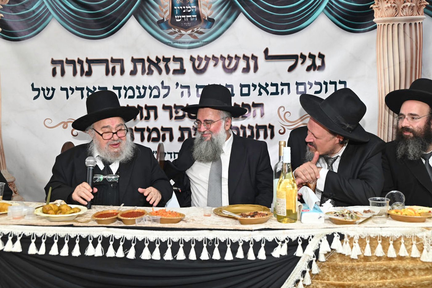 הכנסת ס"ת והכתרת רבי אהרן טולידאנו לרב קהילת אברכים ברכסים