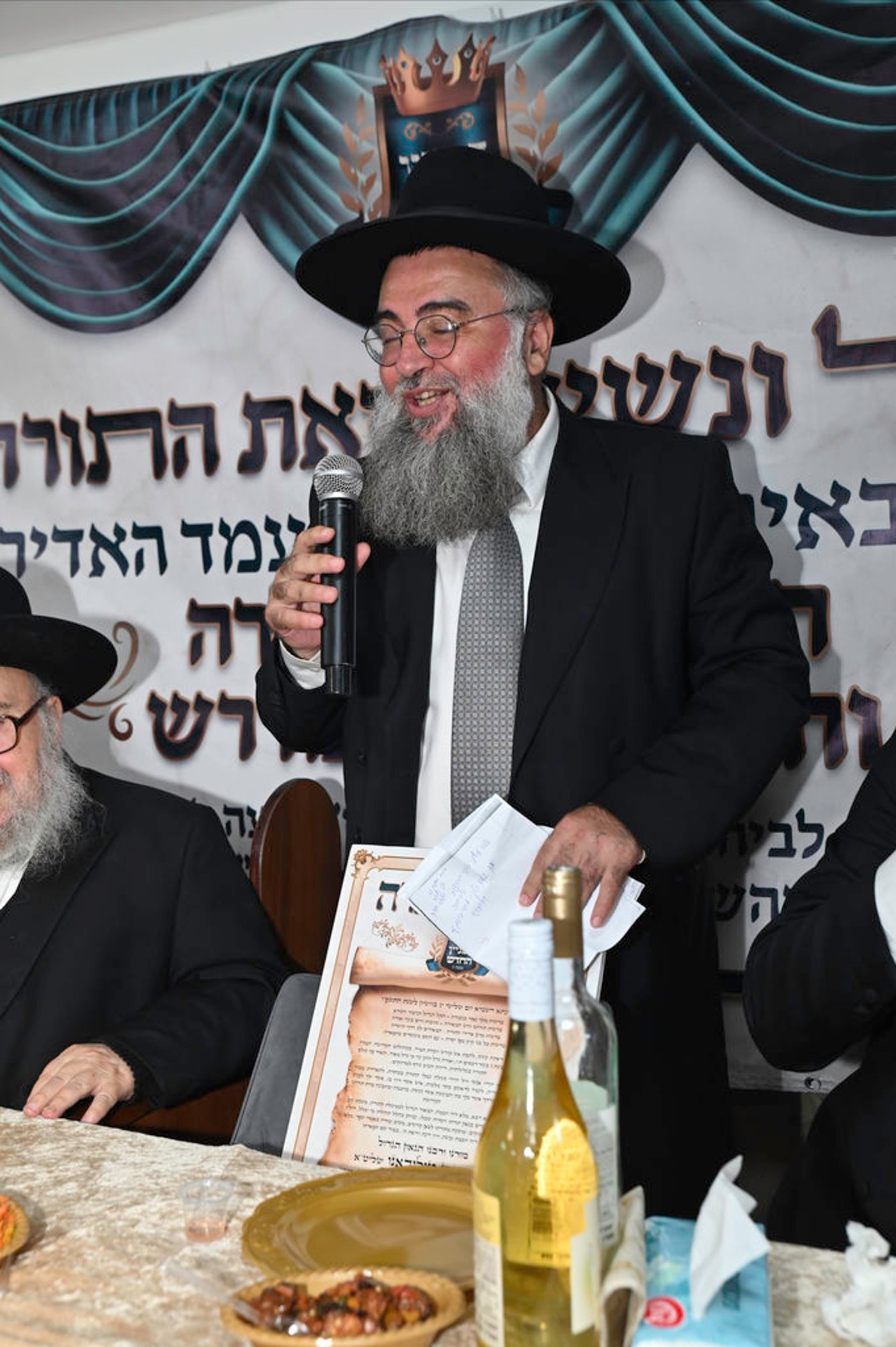 הכנסת ס"ת והכתרת רבי אהרן טולידאנו לרב קהילת אברכים ברכסים