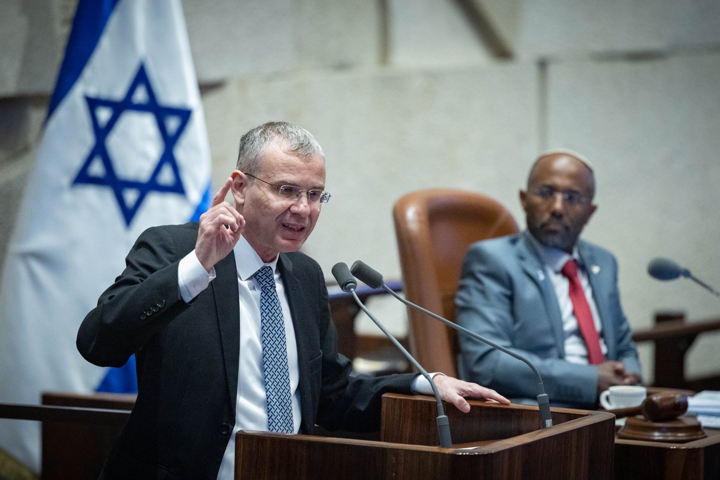 יריב לוין במליאה | ארכיון