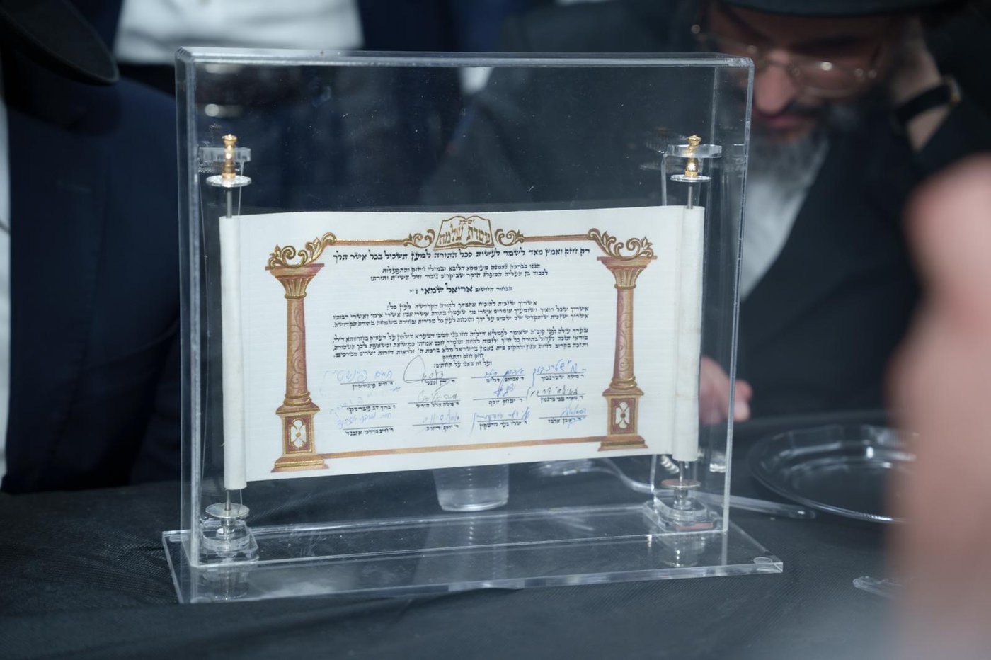 גדולי הדור במכתב חיזוק נדיר לבחור אריאל שמאי; זו המתנה שקיבל