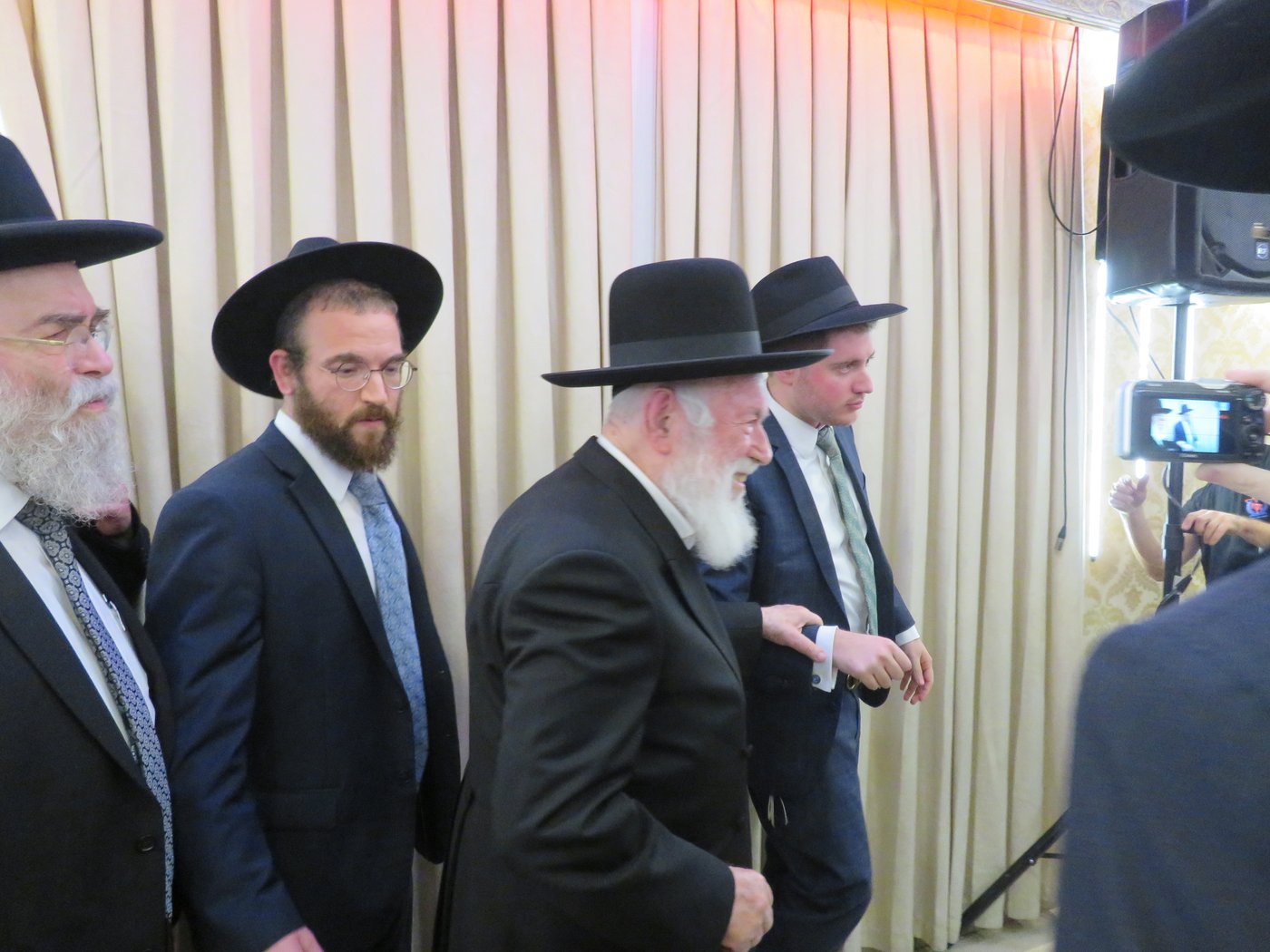 שמחת נישואי נכד הגר"י זילברשטיין