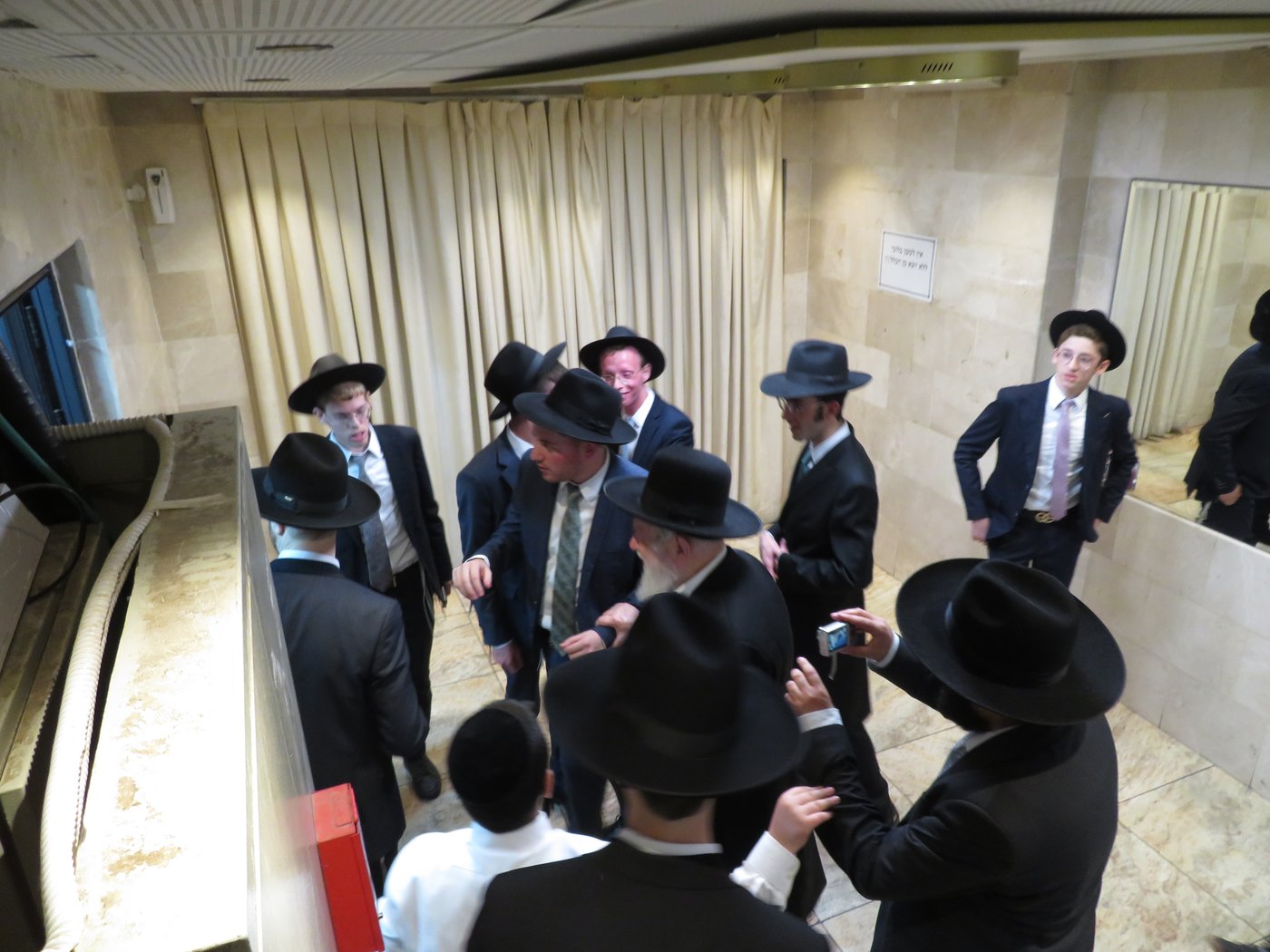 שמחת נישואי נכד הגר"י זילברשטיין