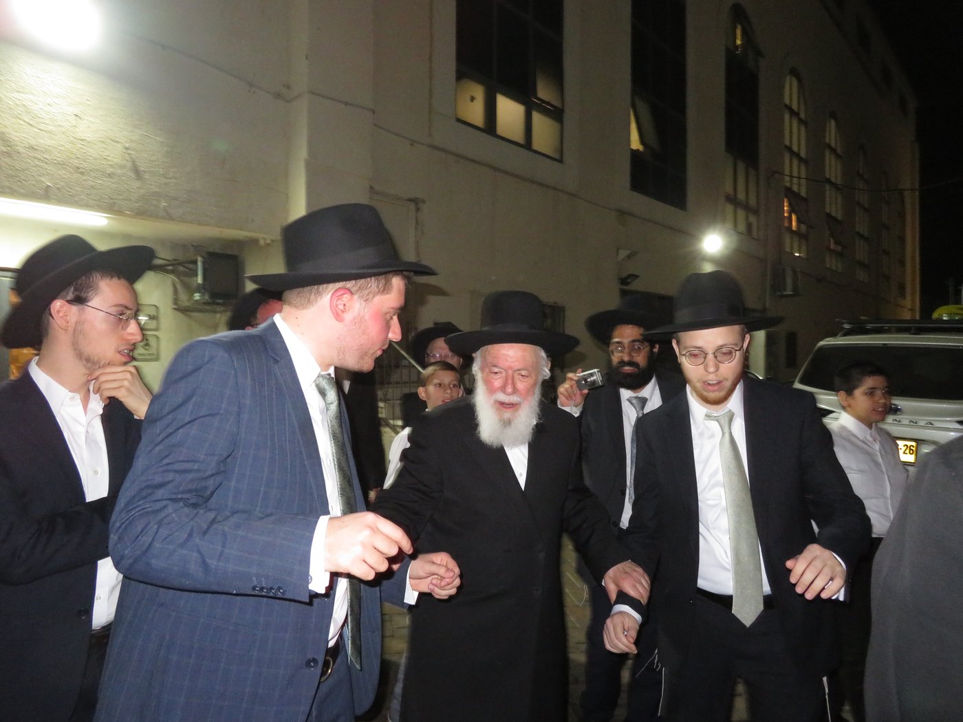 שמחת נישואי נכד הגר"י זילברשטיין