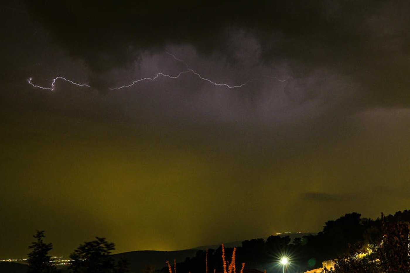 סערת הברקים הלילה בשמי הגליל העליון