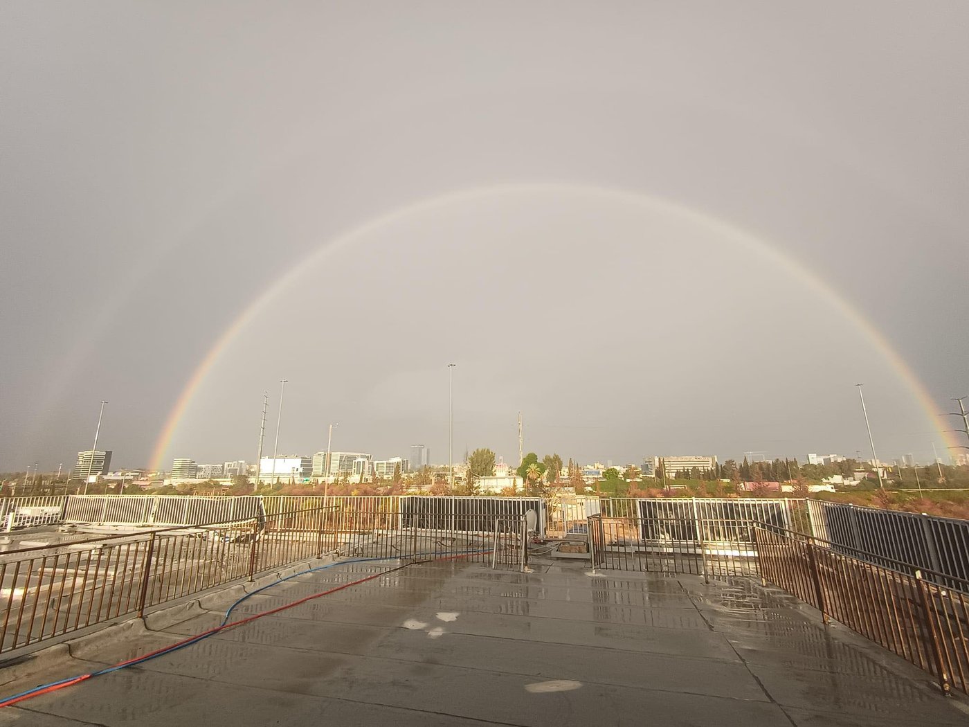 הקשת, כפי שנצפה ממרכז החיווי בבית דגן
