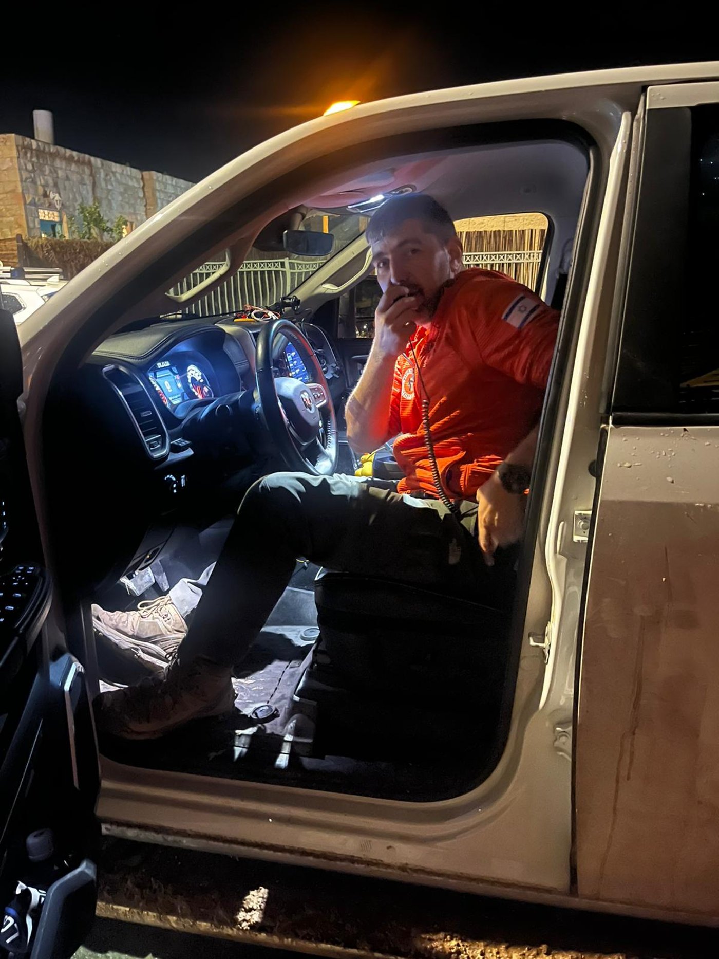 יצאה בשיא הגשם לטיול שטח - ונתקעה באפיק נחל | כך היא חולצה • תיעוד