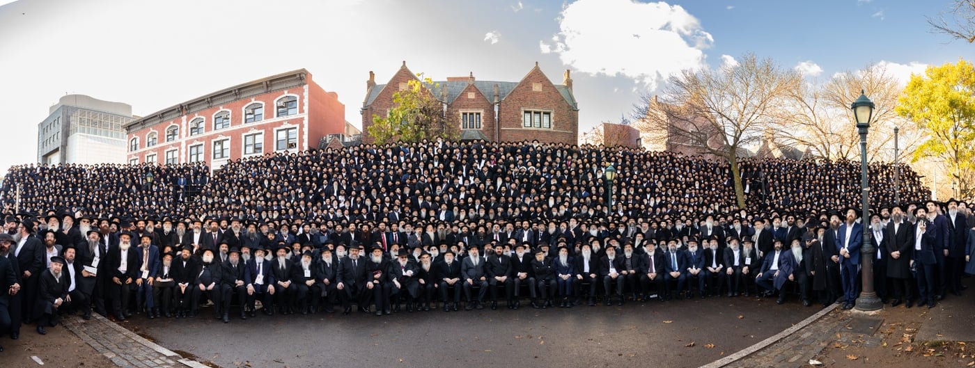 כל העולם בתמונה אחת: צירי תנועה נחסמו בניו יורק לטובת תצלום של שלוחי חב"ד