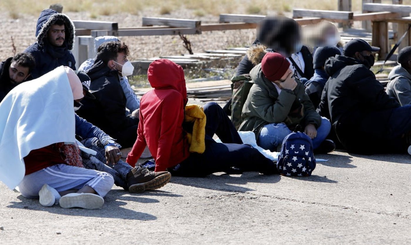 מהגרים בכריטניה אחרי מסע מפרך