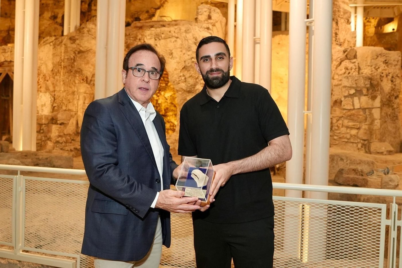 שורד השבי שגב כלפון בכותל המערבי