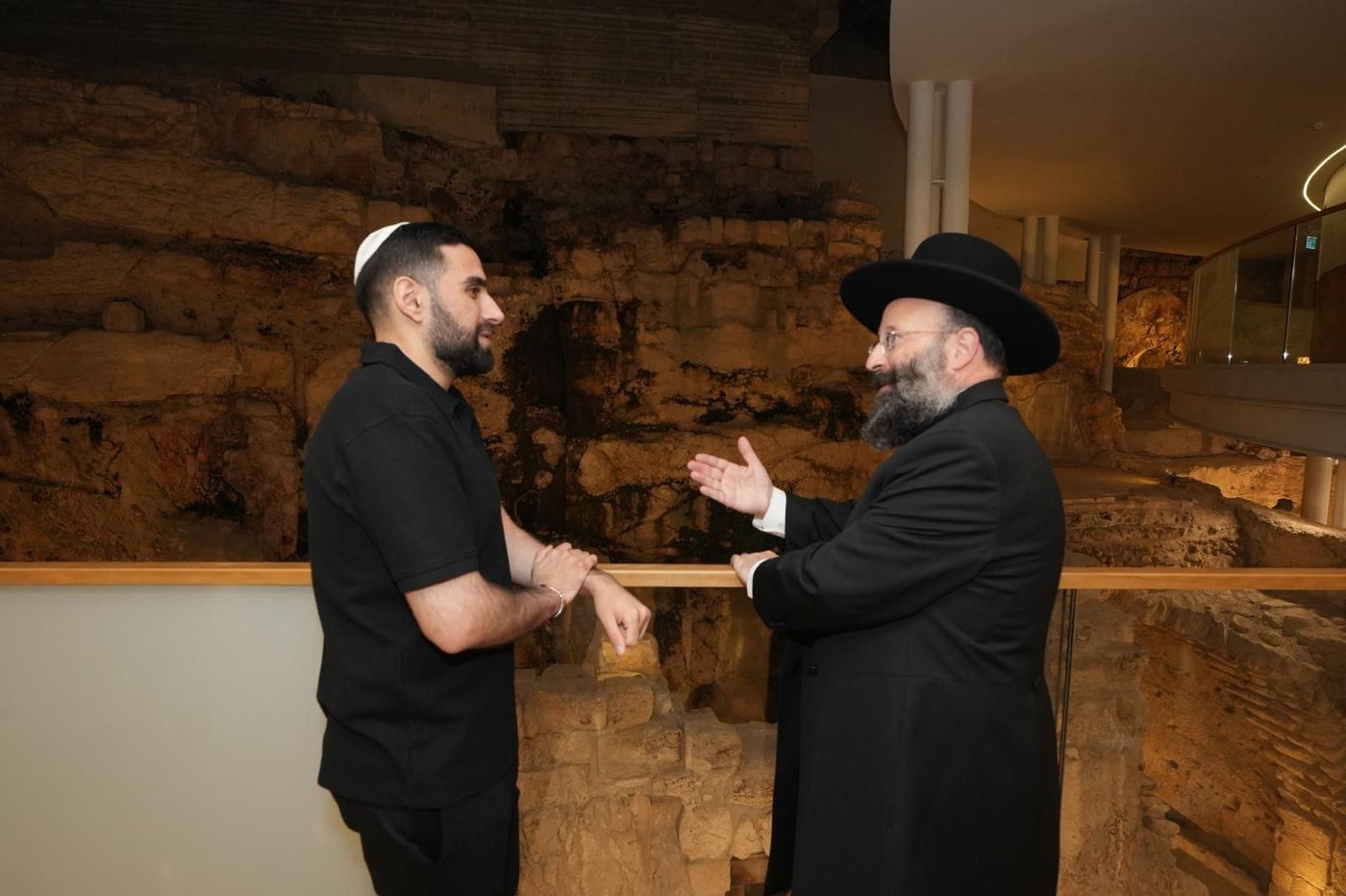 שורד השבי שגב כלפון בכותל המערבי