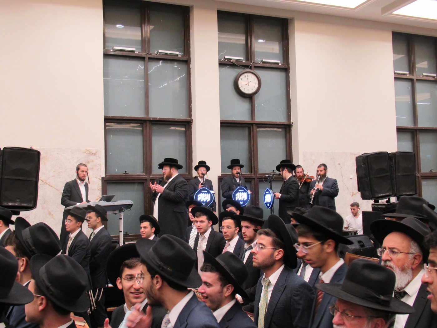 הכנסת ס"ת וחנוכת ארון הקודש בישיבת 'משכנות התורה'