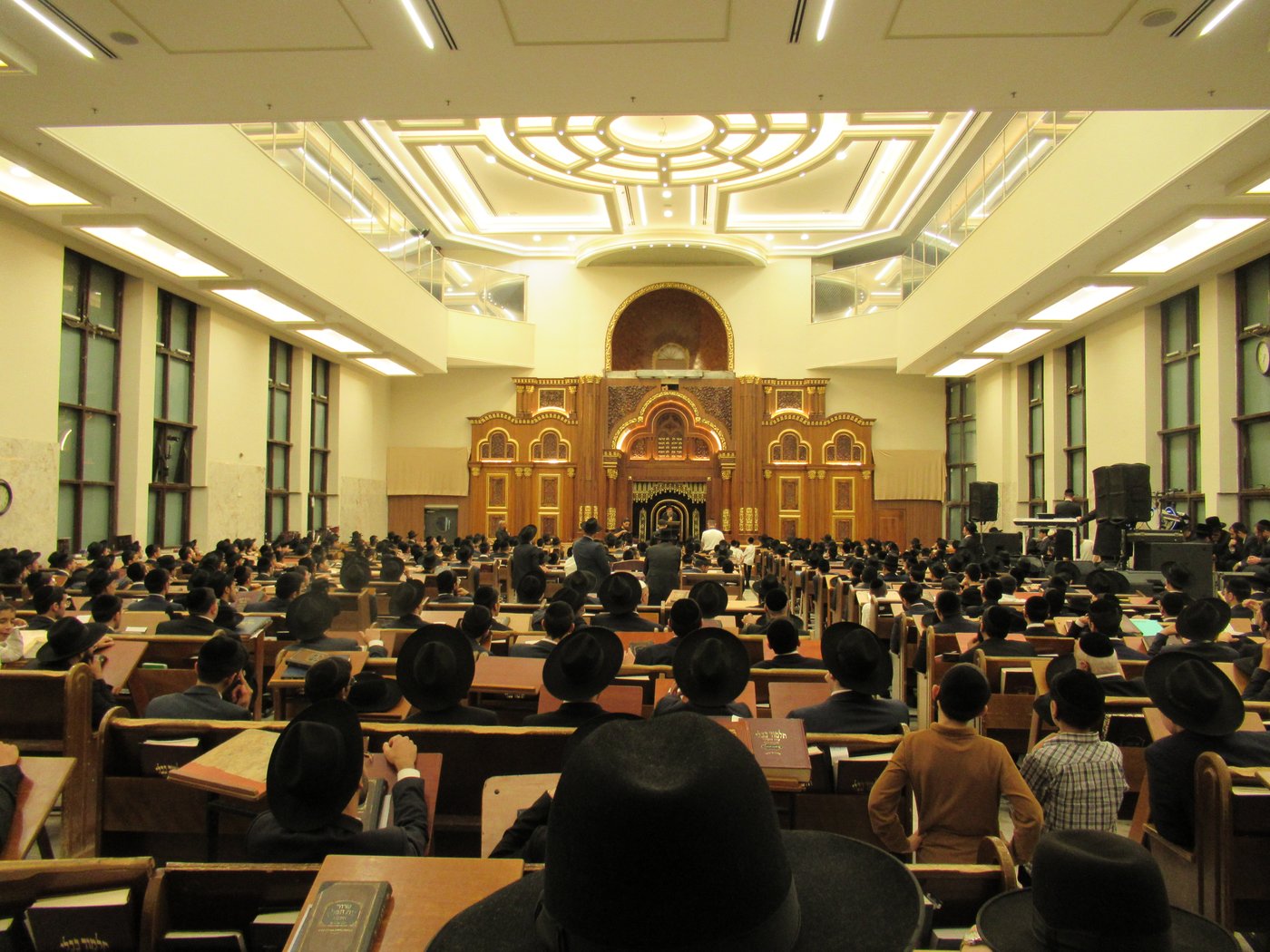 הכנסת ס"ת וחנוכת ארון הקודש בישיבת 'משכנות התורה'