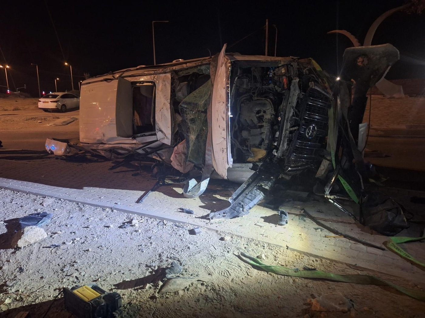 הרכב של השודדים לאחר שהתהפך