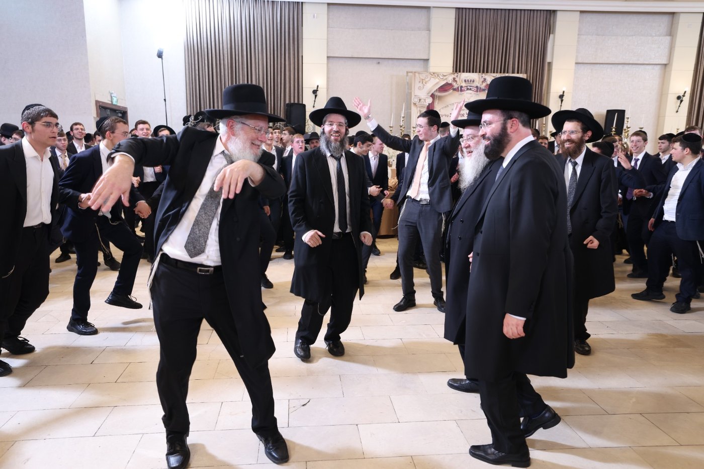 שמחת נישואי בן הגאון רבי יחזקאל אתרוג 