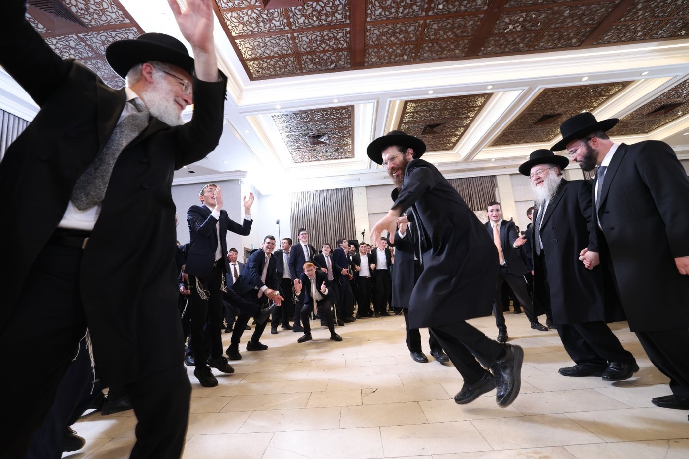 שמחת נישואי בן הגאון רבי יחזקאל אתרוג 