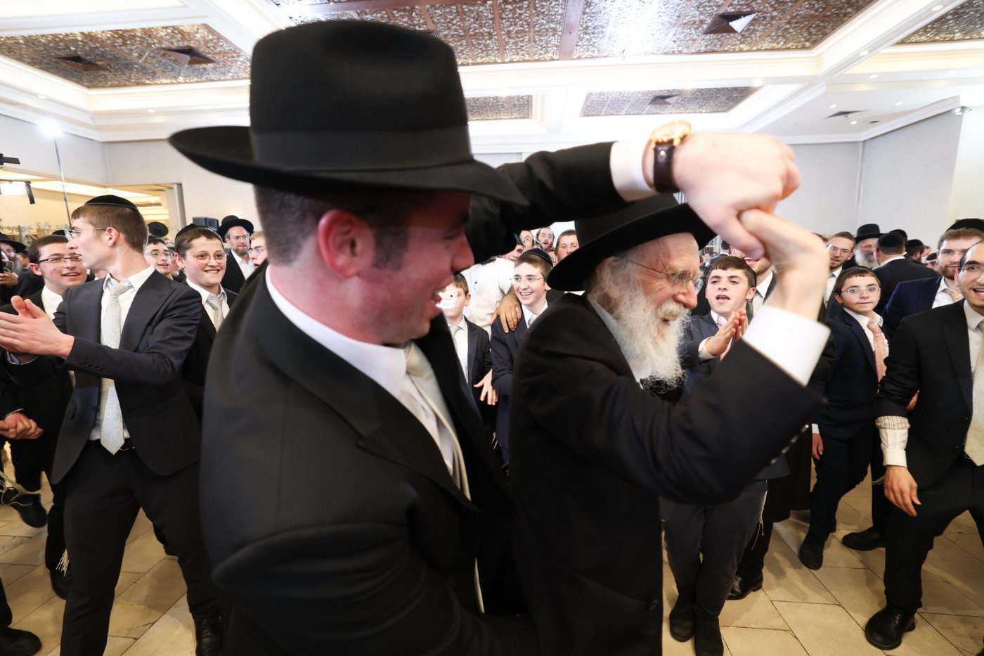 שמחת נישואי בן הגאון רבי יחזקאל אתרוג 