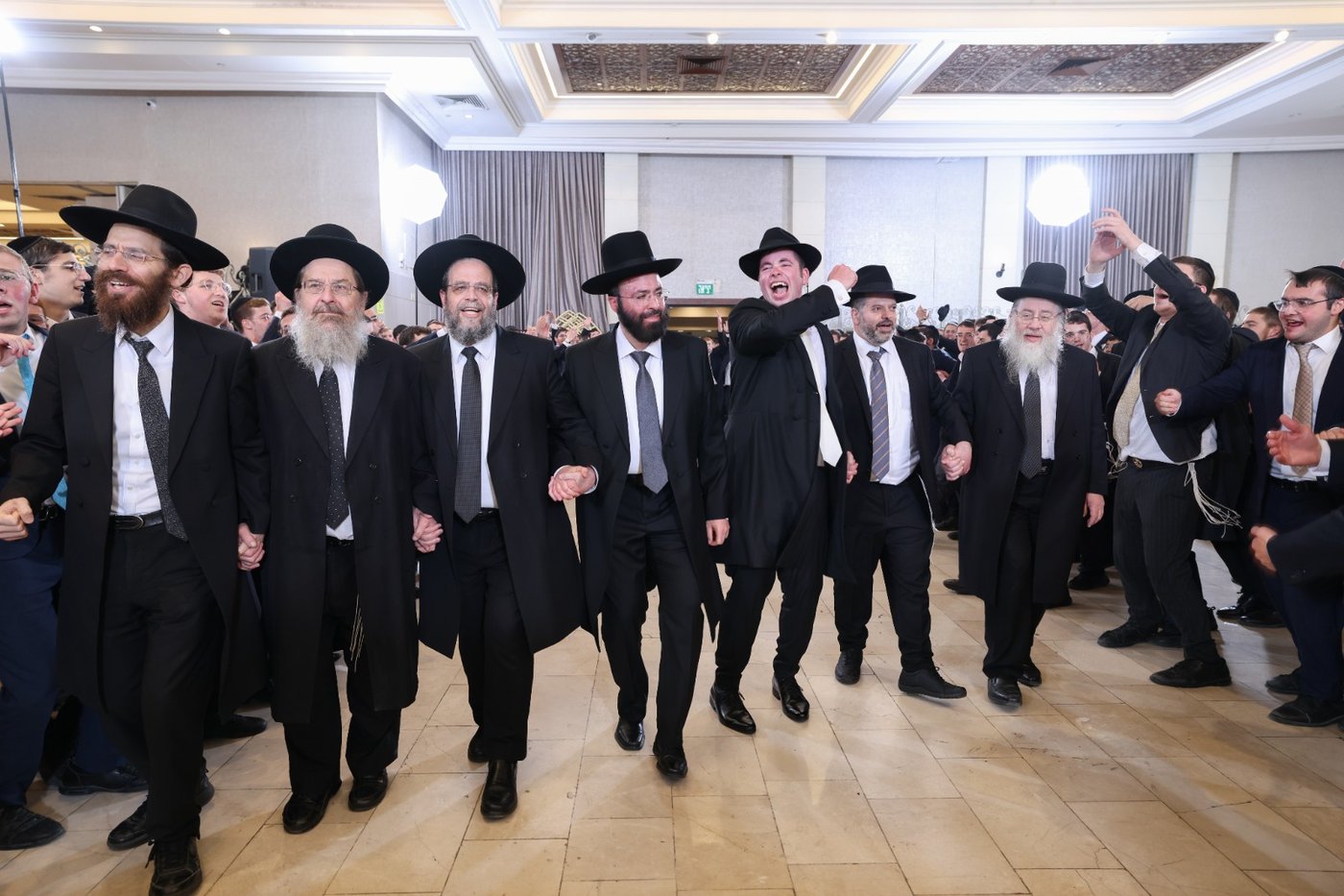 שמחת נישואי בן הגאון רבי יחזקאל אתרוג 