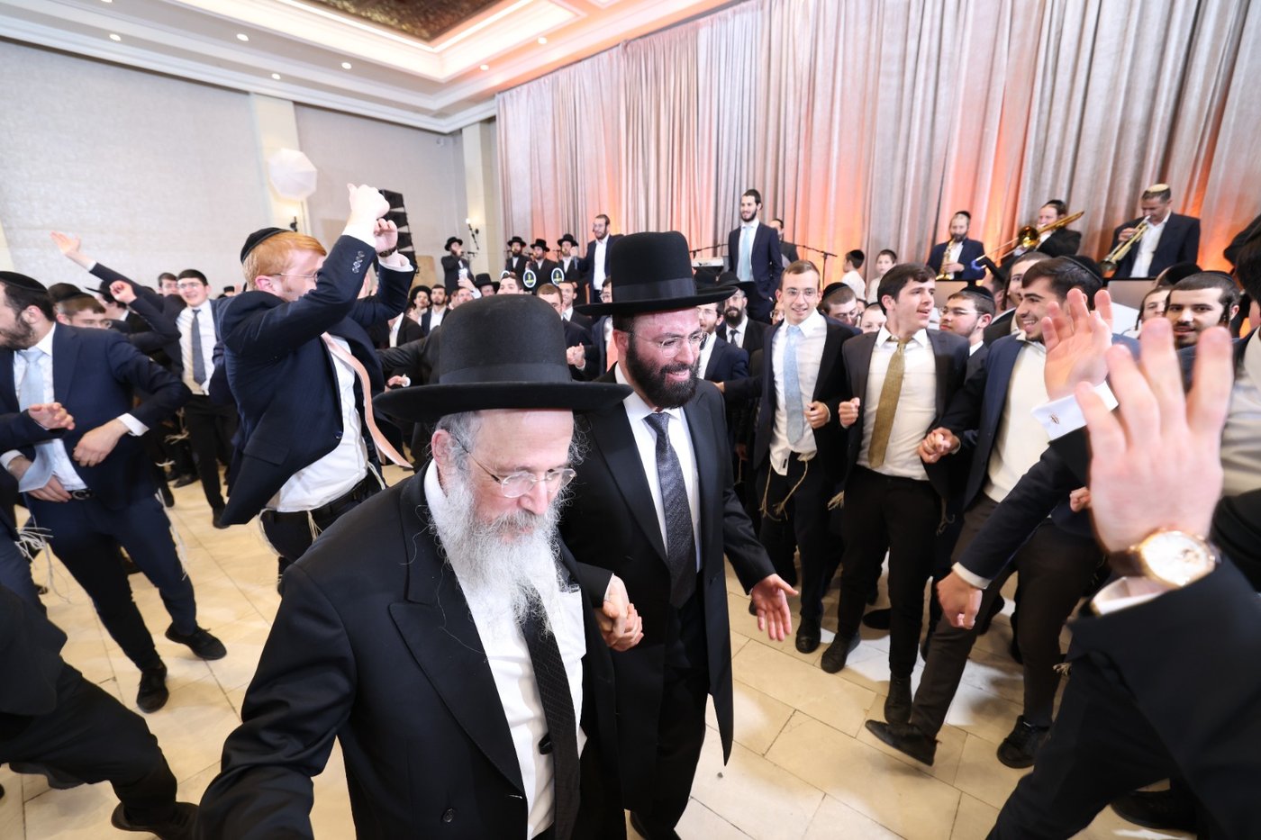 שמחת נישואי בן הגאון רבי יחזקאל אתרוג 