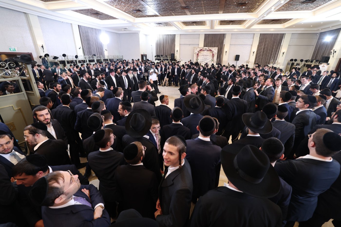 שמחת נישואי בן הגאון רבי יחזקאל אתרוג 