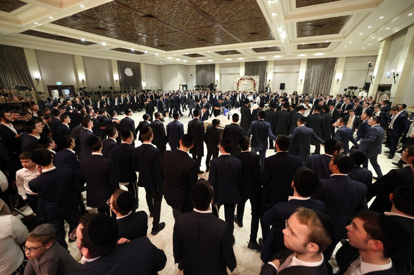 שמחת נישואי בן הגאון רבי יחזקאל אתרוג 