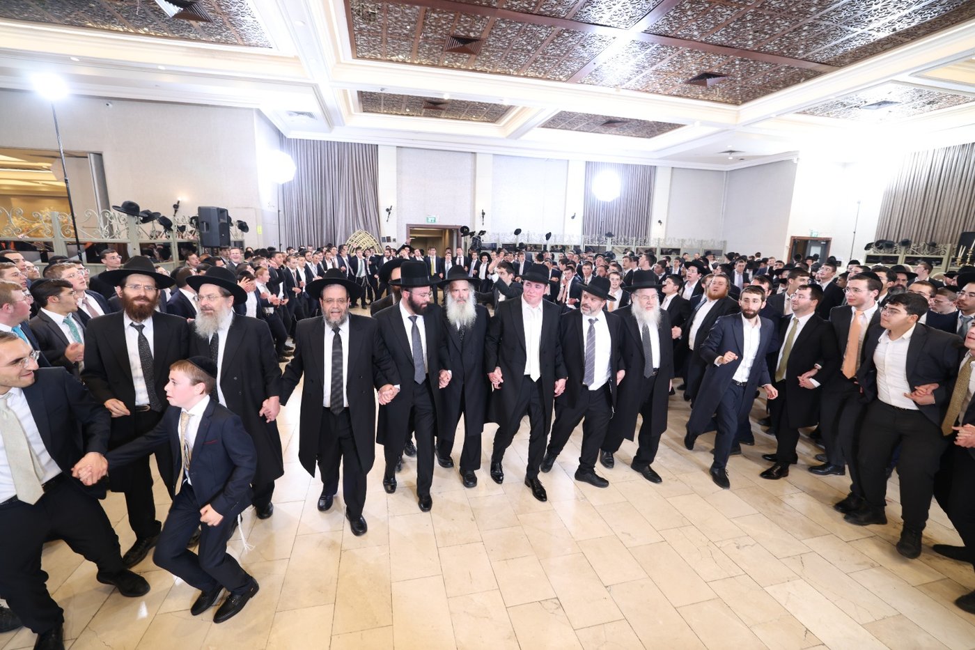 שמחת נישואי בן הגאון רבי יחזקאל אתרוג 