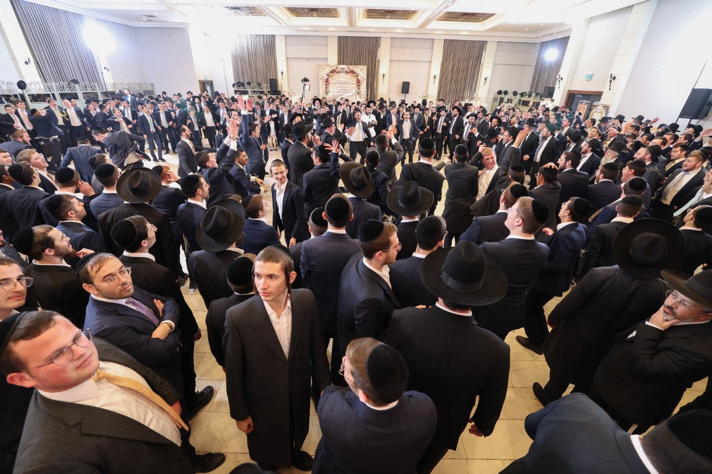 שמחת נישואי בן הגאון רבי יחזקאל אתרוג 