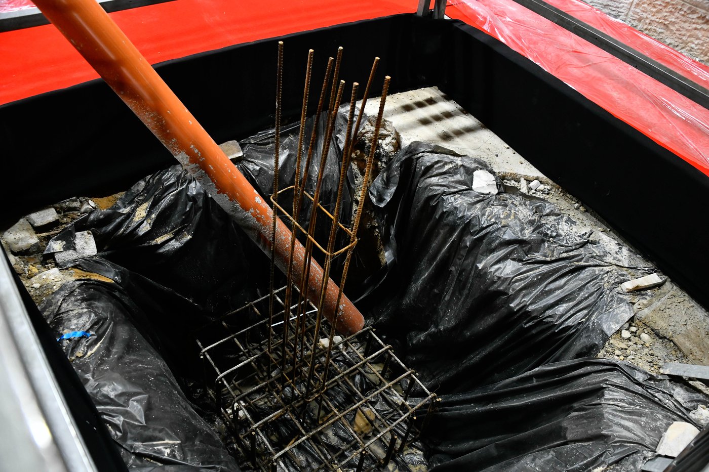 האדמו"ר מסאטמר במעמד יציקת היסודות בטלזסטון