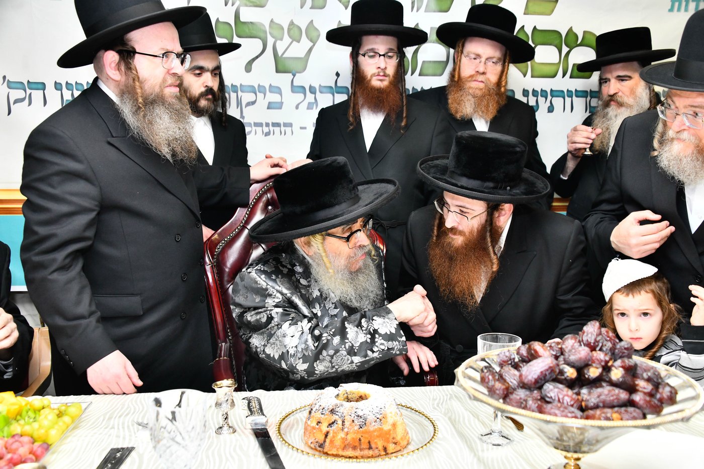 האדמו"ר מסאטמר במעמד יציקת היסודות בטלזסטון