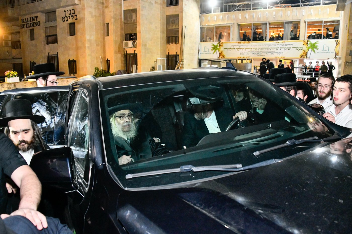 האדמו"ר מסאטמר במעמד יציקת היסודות בטלזסטון