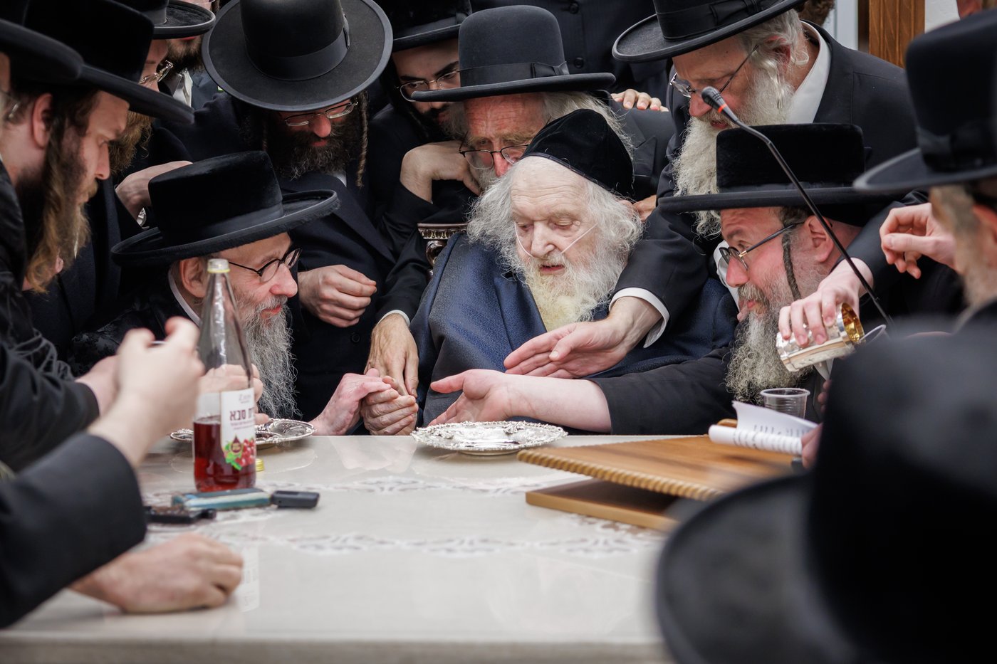 הגה"צ רבי געציל ברקוביץ ורבני סאטמר בשיעורו השבועי של הגר"מ שטרנבוך