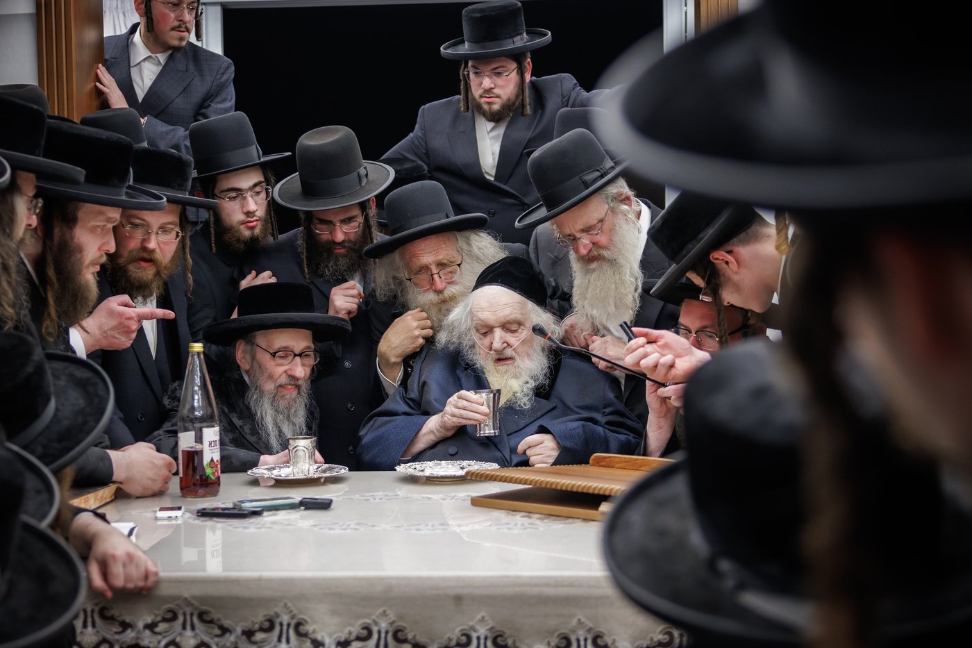 הגה"צ רבי געציל ברקוביץ ורבני סאטמר בשיעורו השבועי של הגר"מ שטרנבוך