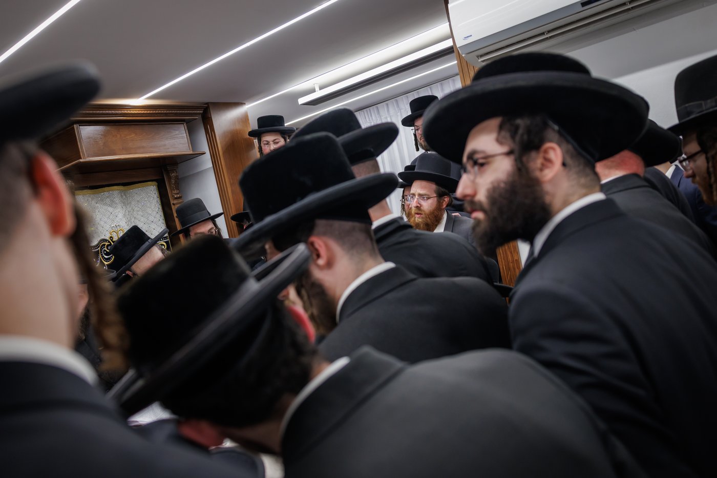 הגה"צ רבי געציל ברקוביץ ורבני סאטמר בשיעורו השבועי של הגר"מ שטרנבוך