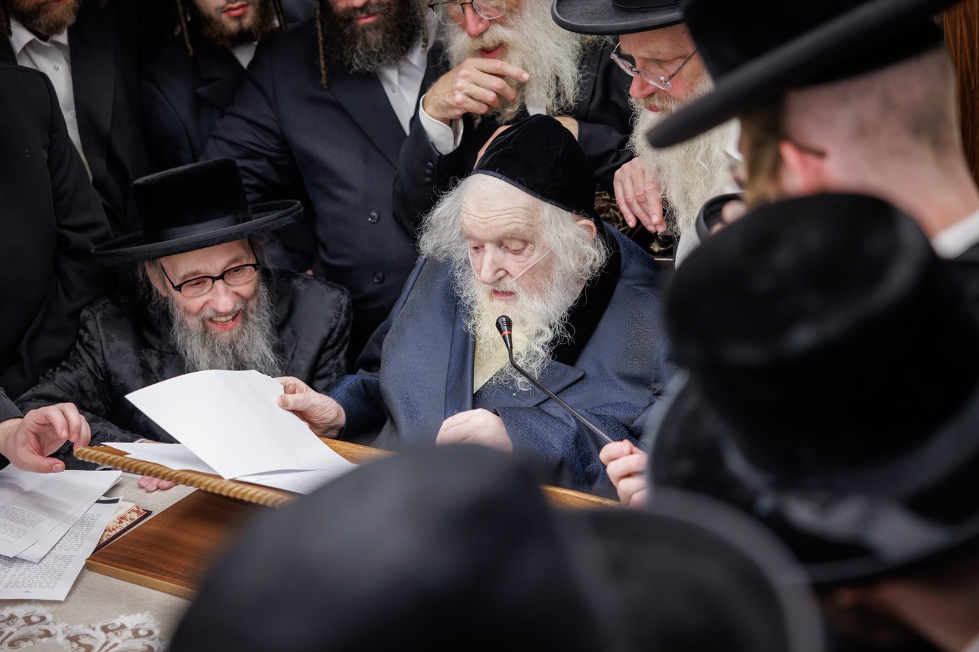 הגה"צ רבי געציל ברקוביץ ורבני סאטמר בשיעורו השבועי של הגר"מ שטרנבוך