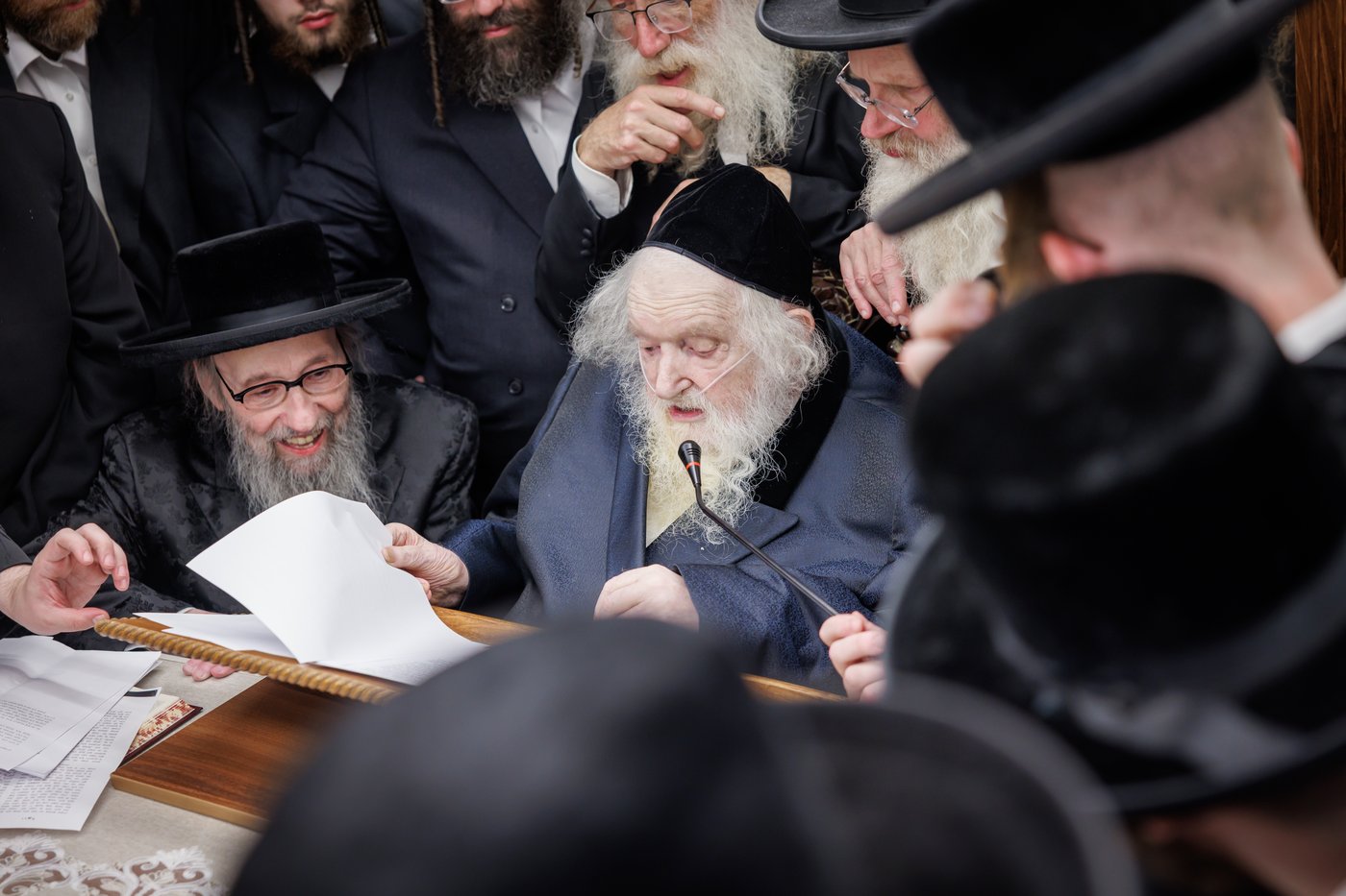 הגה"צ רבי געציל ברקוביץ ורבני סאטמר בשיעורו השבועי של הגר"מ שטרנבוך