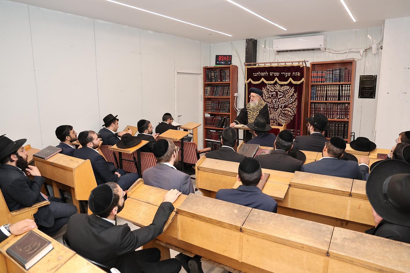 הגר"ד יוסף בפתיחת סניפי רשת הכוללים "ברכת אברהם" 