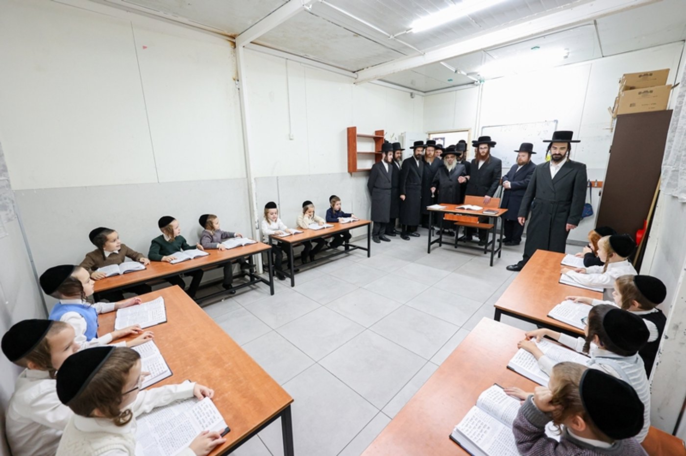 האדמו"ר מסאטמר בביקור בת"ת בבית שמש