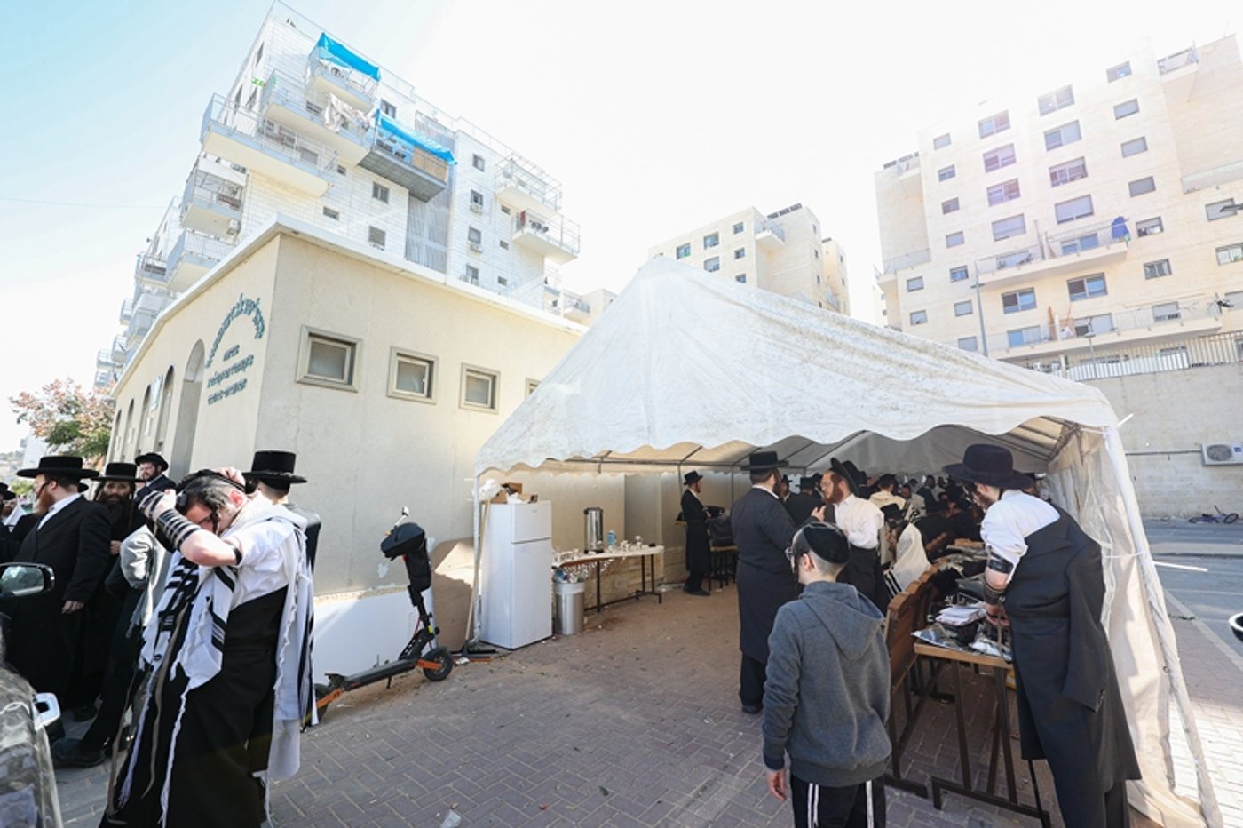 האדמו"ר מסאטמר בתפילת שחרית בבית שמש