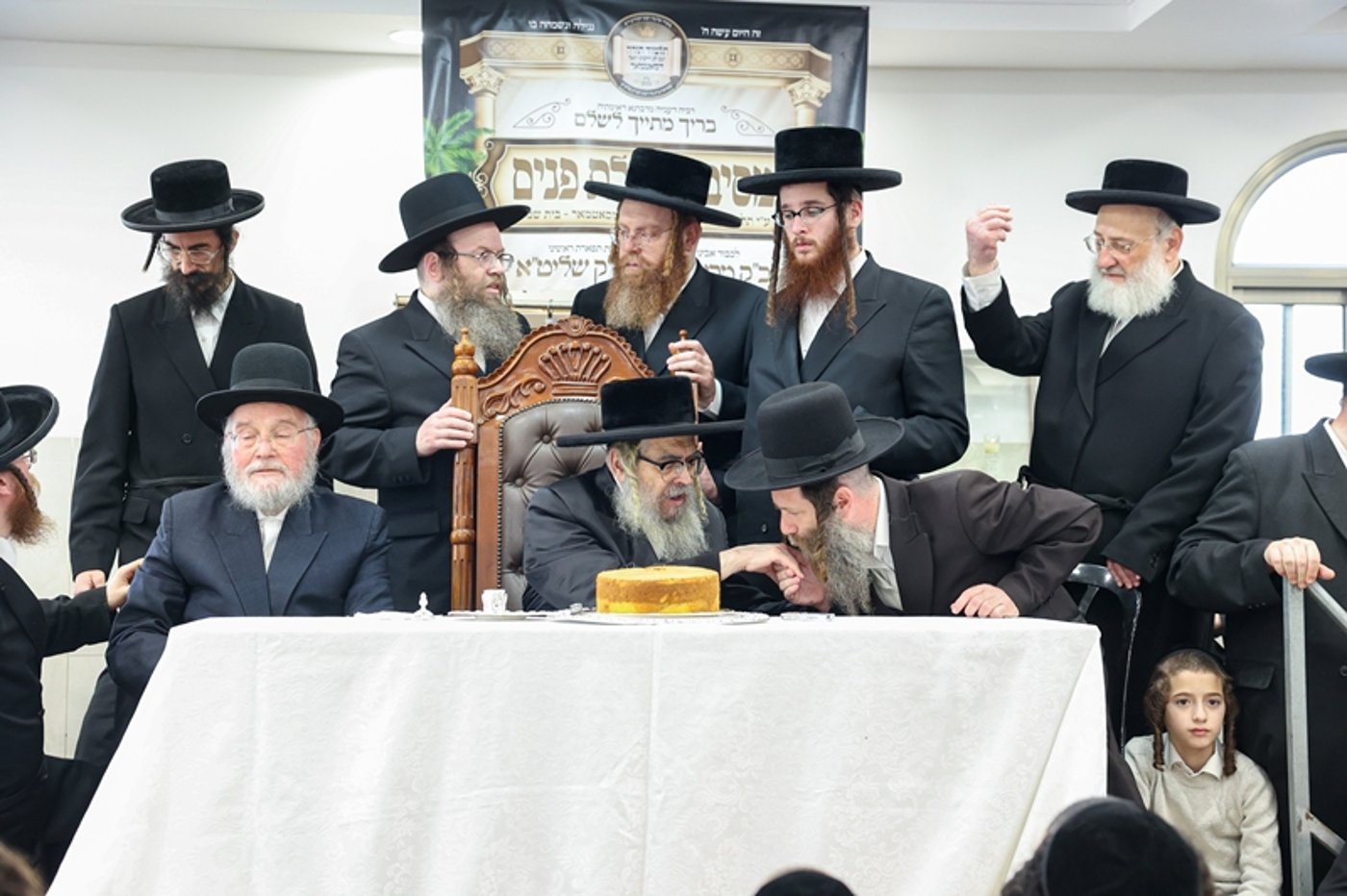 האדמו"ר מסאטמר בתפילת שחרית בבית שמש