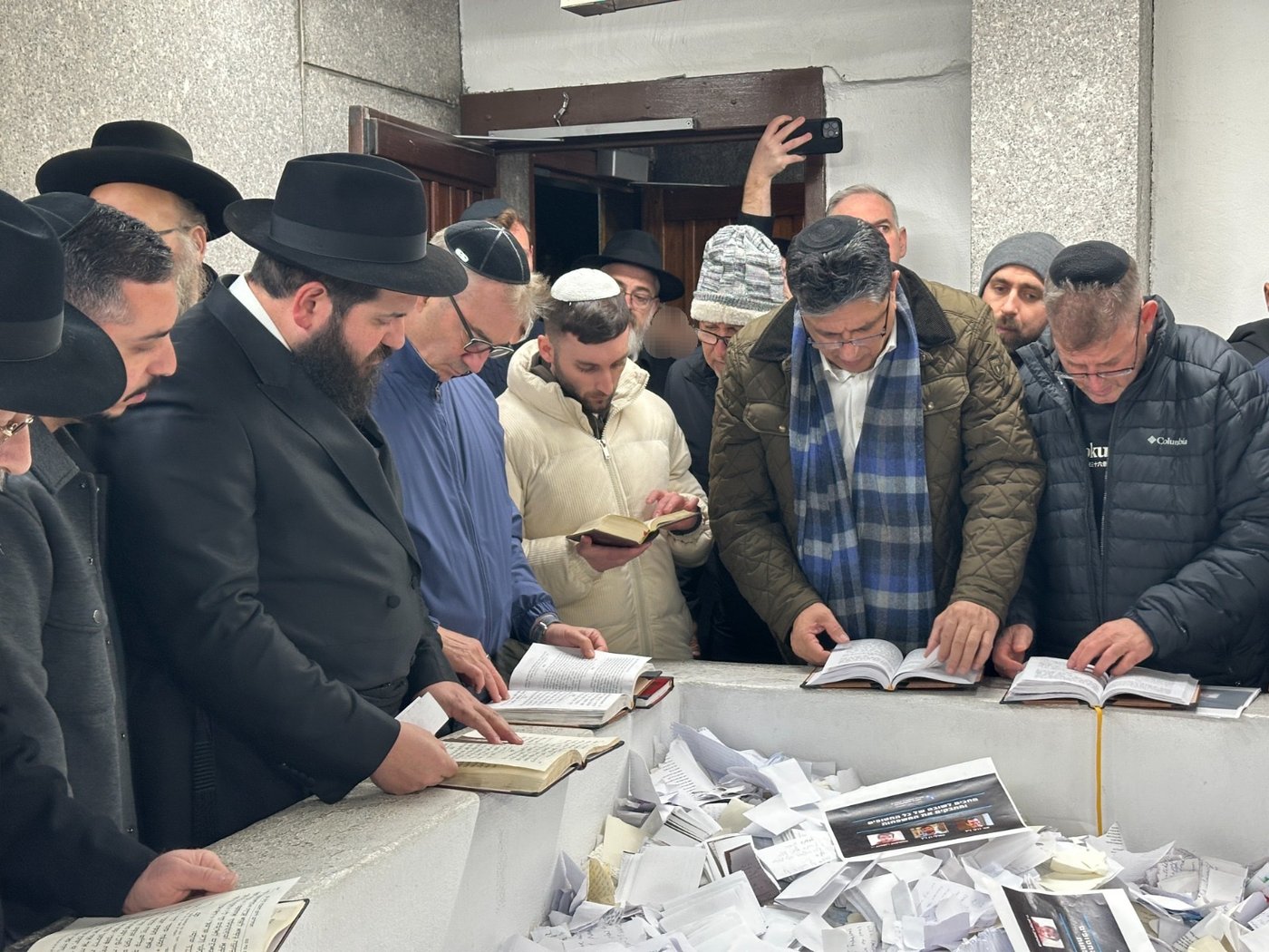 "זה כל כך מיוחד": ארבעת ניצולי השבי סגרו מעגל בתפילה מרגשת