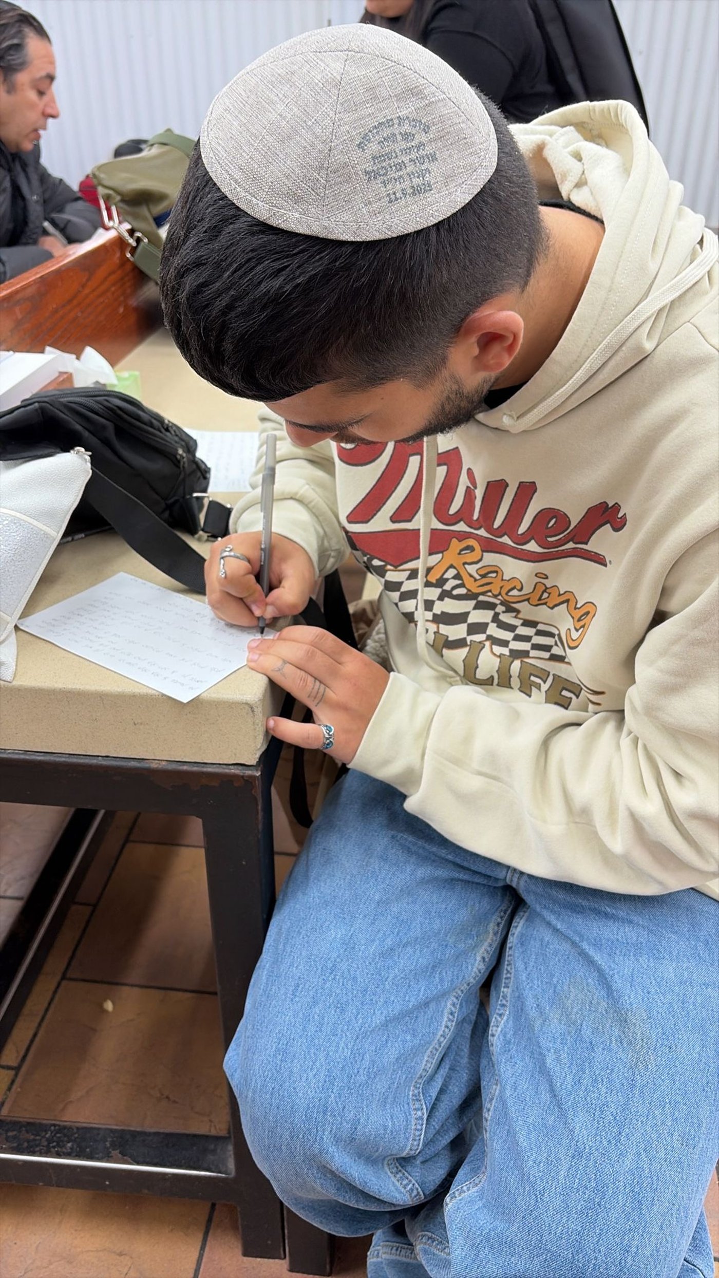 הכין פתק ארוך: המקום שבו שורד השבי התפלל אחרי המפגש עם טראמפ