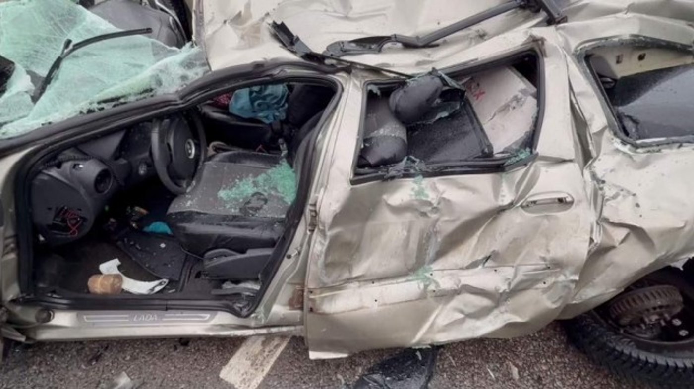 אחת המכוניות בתאונה