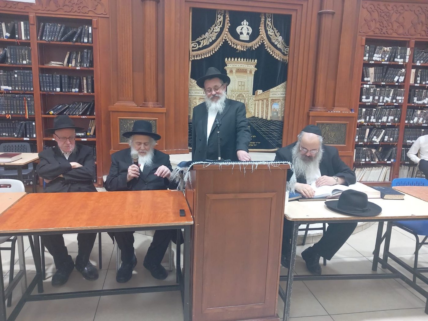 בעקבות מעצר בחורים: סבב ביקור חריג של בכירי רבני חב"ד בישיבות