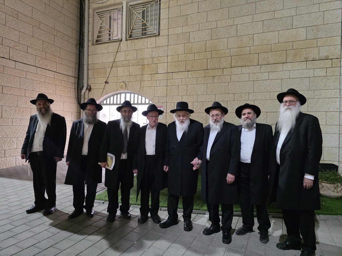 בעקבות מעצר בחורים: סבב ביקור חריג של בכירי רבני חב"ד בישיבות