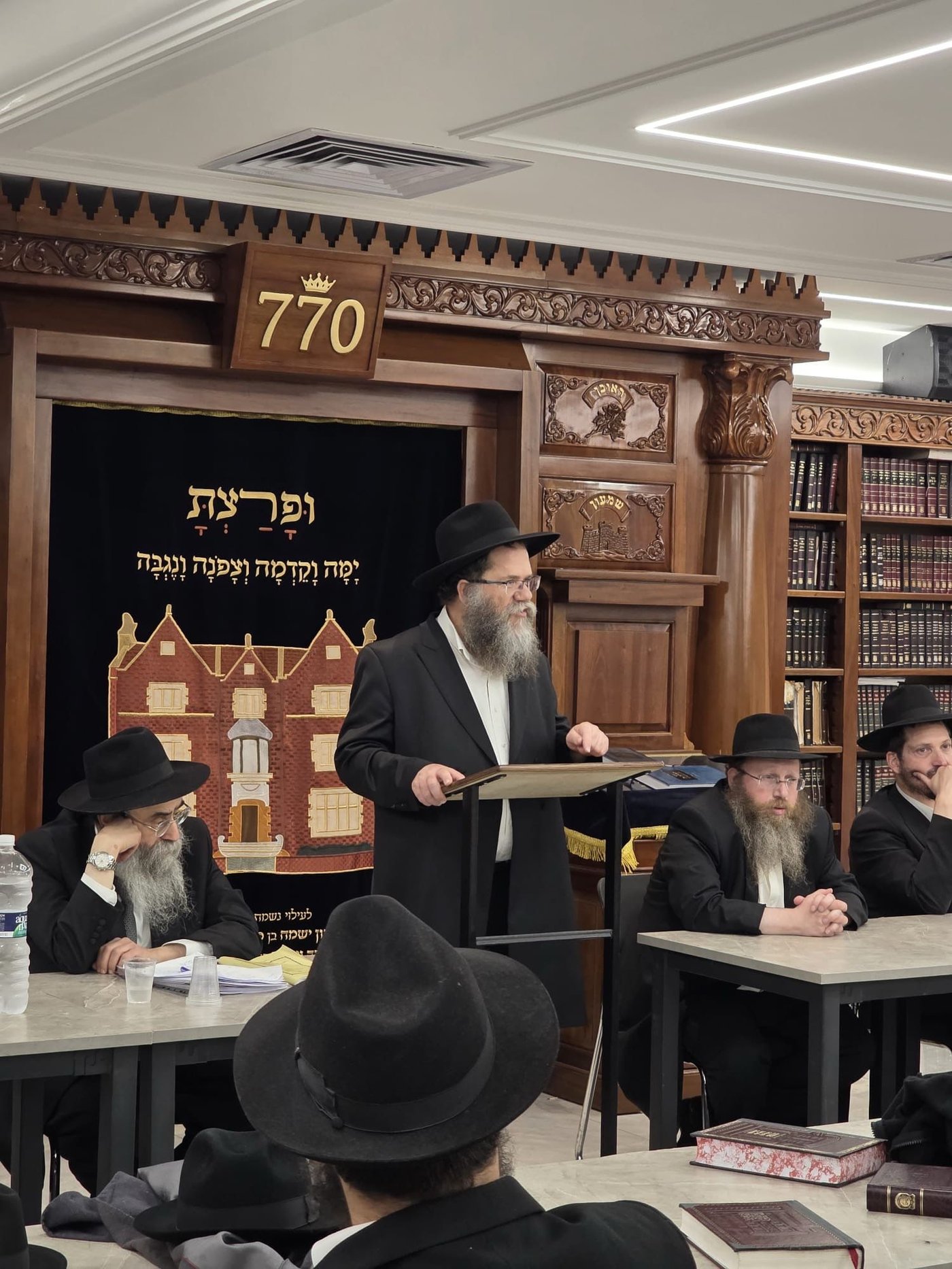 בעקבות מעצר בחורים: סבב ביקור חריג של בכירי רבני חב"ד בישיבות