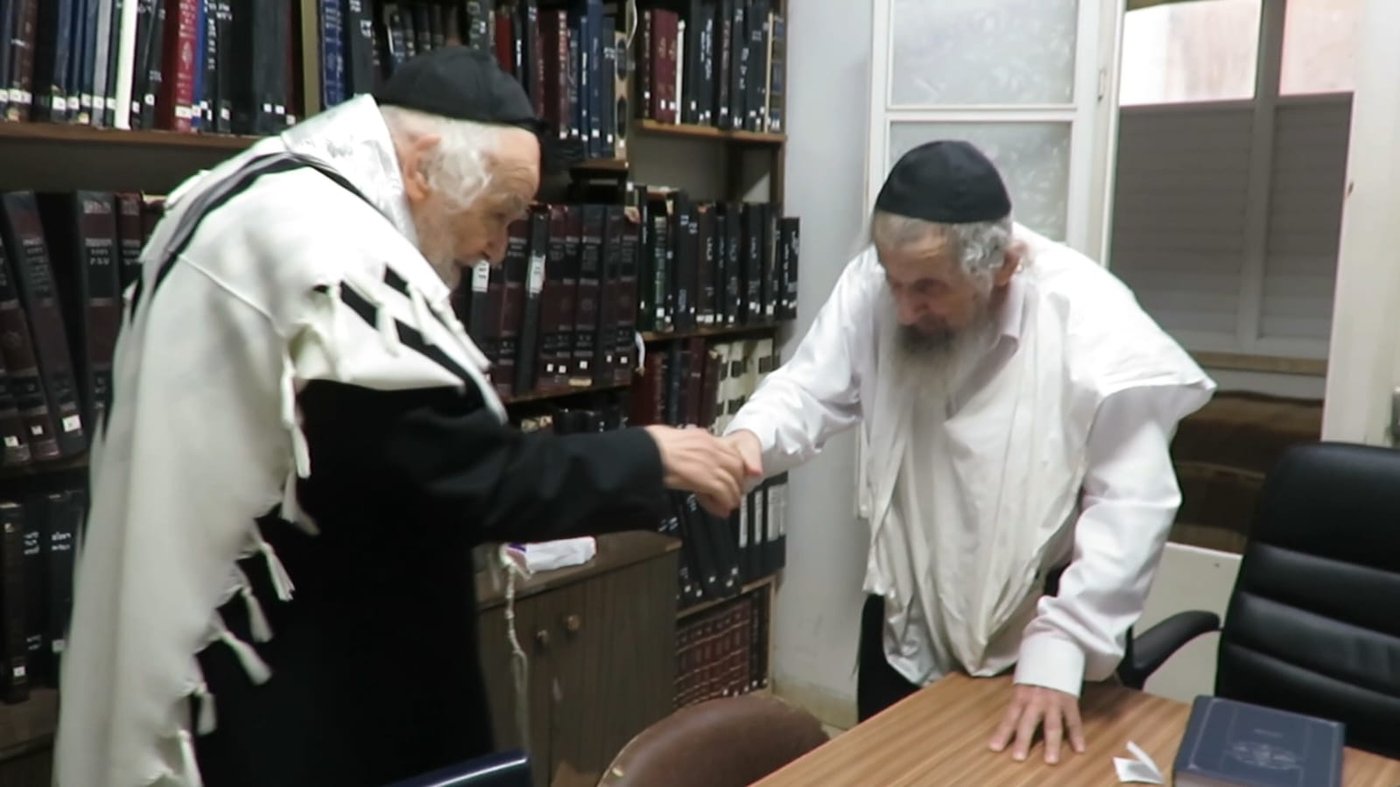 הגרמ"ה הירש במעונו של הגר"ד לנדו