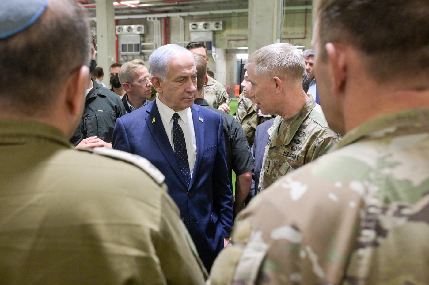 נתניהו בביקור במפקדה האמריקאית בקריית גת 