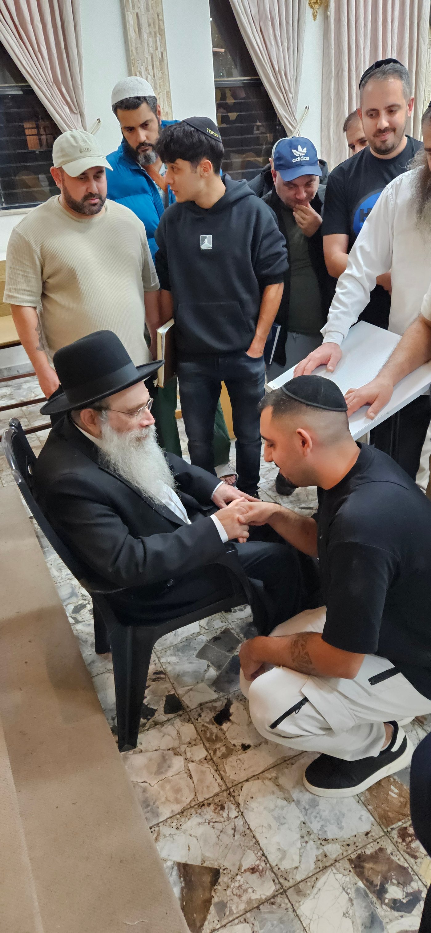 הגר"ש שטיינמן במסע חיזוק בעיר חולון