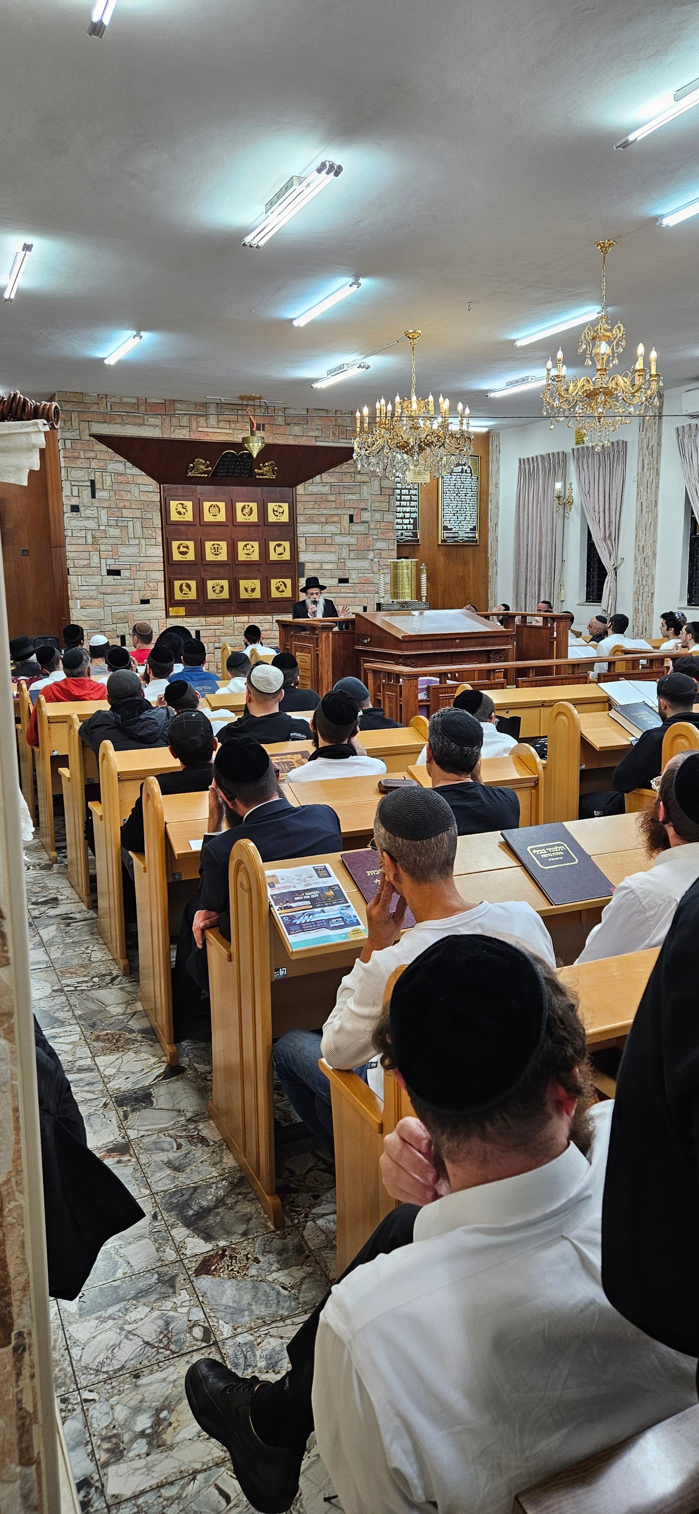 הגר"ש שטיינמן במסע חיזוק בעיר חולון