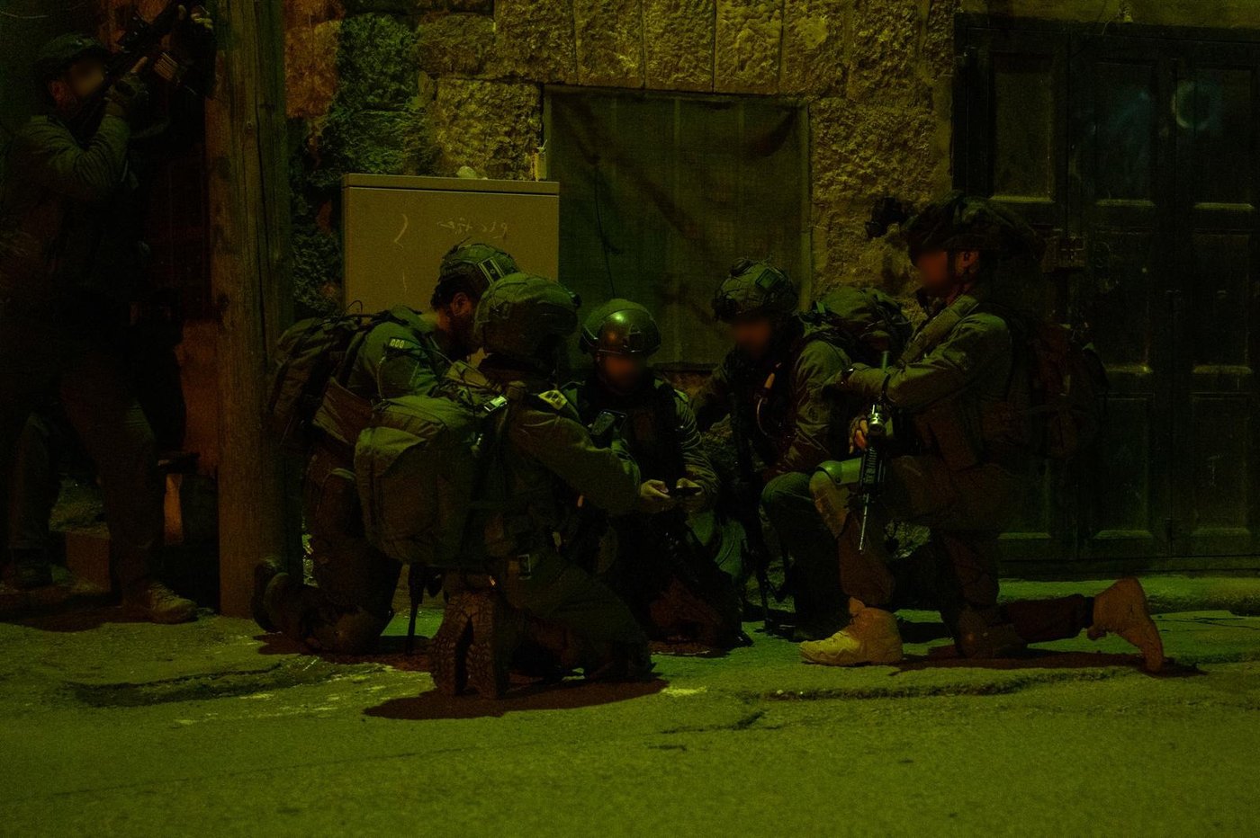 פעילות כוחות מחטיבת עציון בשיתוף חיל האוויר בכפר צוריף